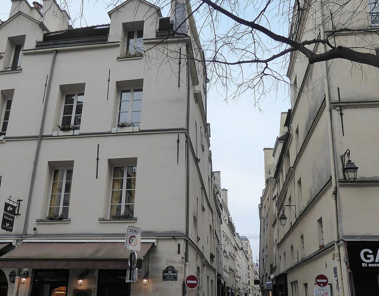 La rue des Gravilliers vue de la rue Saint-Martin, nouvelle escale de The Coffee