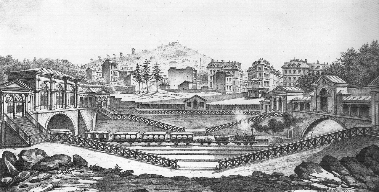 Lithographie de 1837 montrant un train de la ligne de Paris à Saint-Germain dans une tranchée franchie par deux ponts de pierre