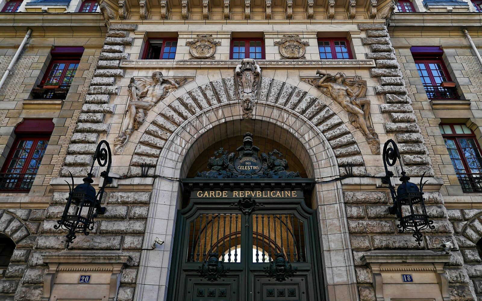 Le quartier des Célestins, caserne de la Garde républicaine, boulevard Henri-IV