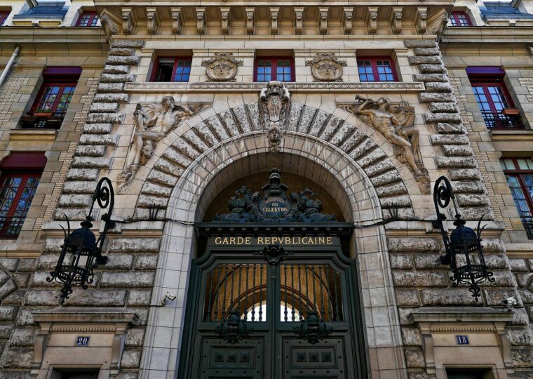 Le quartier des Célestins, caserne de la Garde républicaine, boulevard Henri-IV