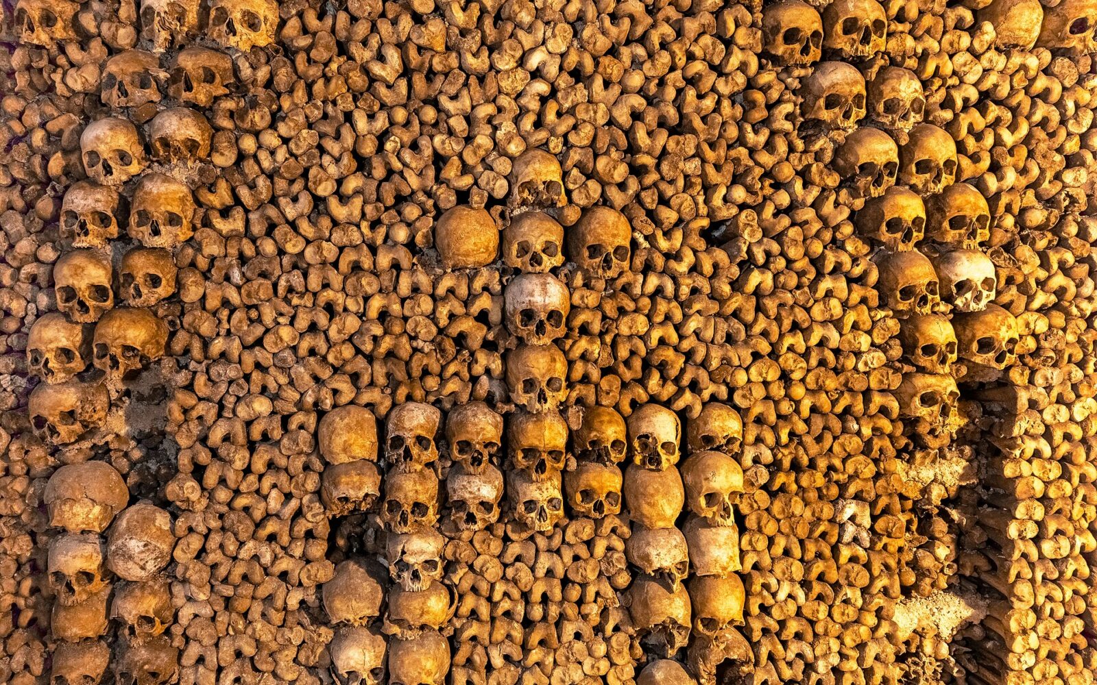 L'ossuaire des Catacombes de Paris, sous la place Denfert-Rochereau