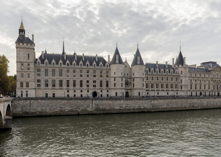 Les tours de la Conciergerie sur le quai de l'Horloge