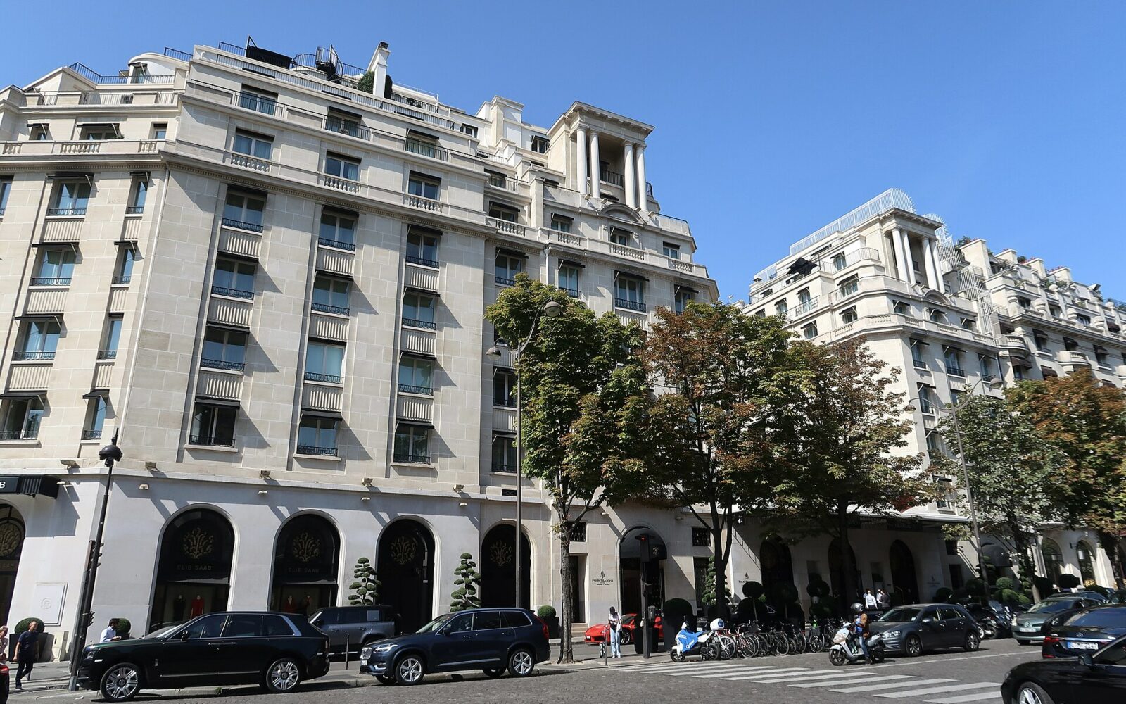 La façade du Four Seasons Hôtel George V, avenue George-V