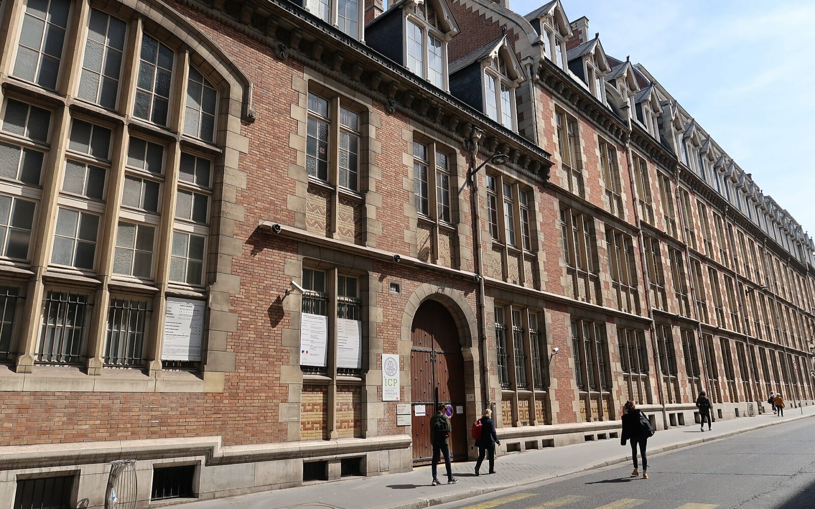 L'Institut catholique de Paris, rue d'Assas, qui abrite le musée Bible et Terre Sainte