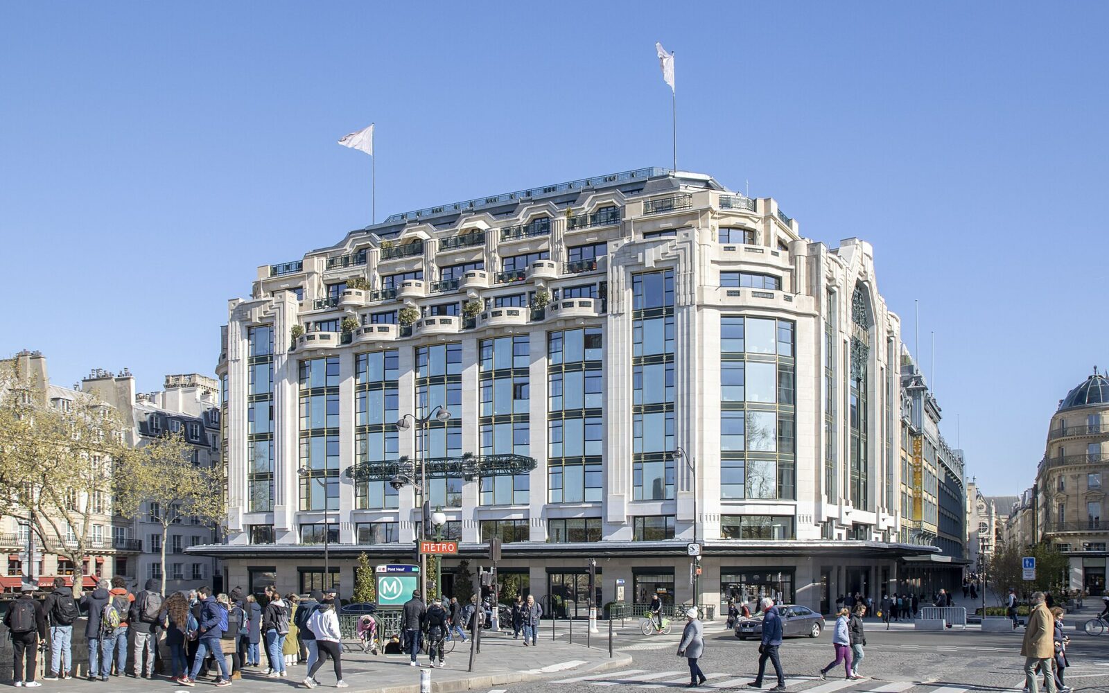 La façade de la Samaritaine vue du Pont-Neuf, écrin de Cheval Blanc Paris