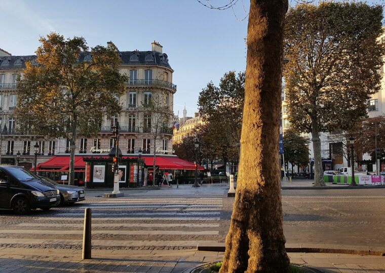 L'angle du Fouquet's, avenue des Champs-Élysées et avenue George-V