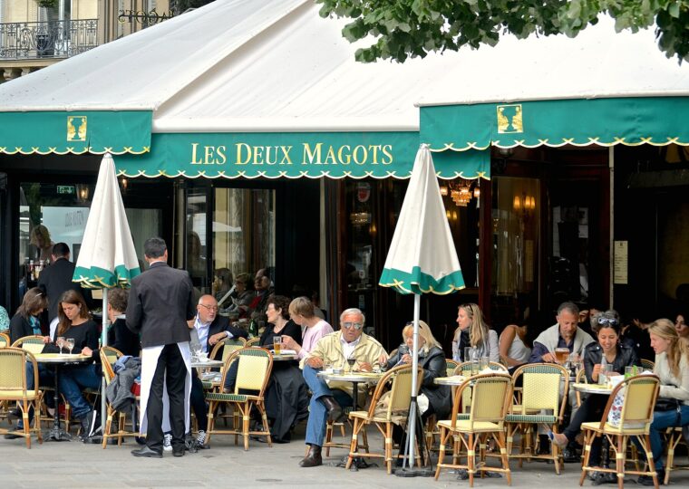 La terrasse des Deux Magots, place Saint-Germain-des-Prés