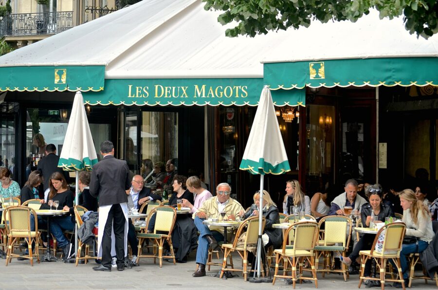 La terrasse des Deux Magots, place Saint-Germain-des-Prés