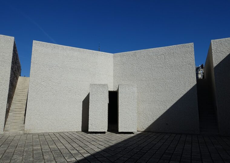 L'entrée du Mémorial des martyrs de la Déportation, à la pointe de l'île de la Cité