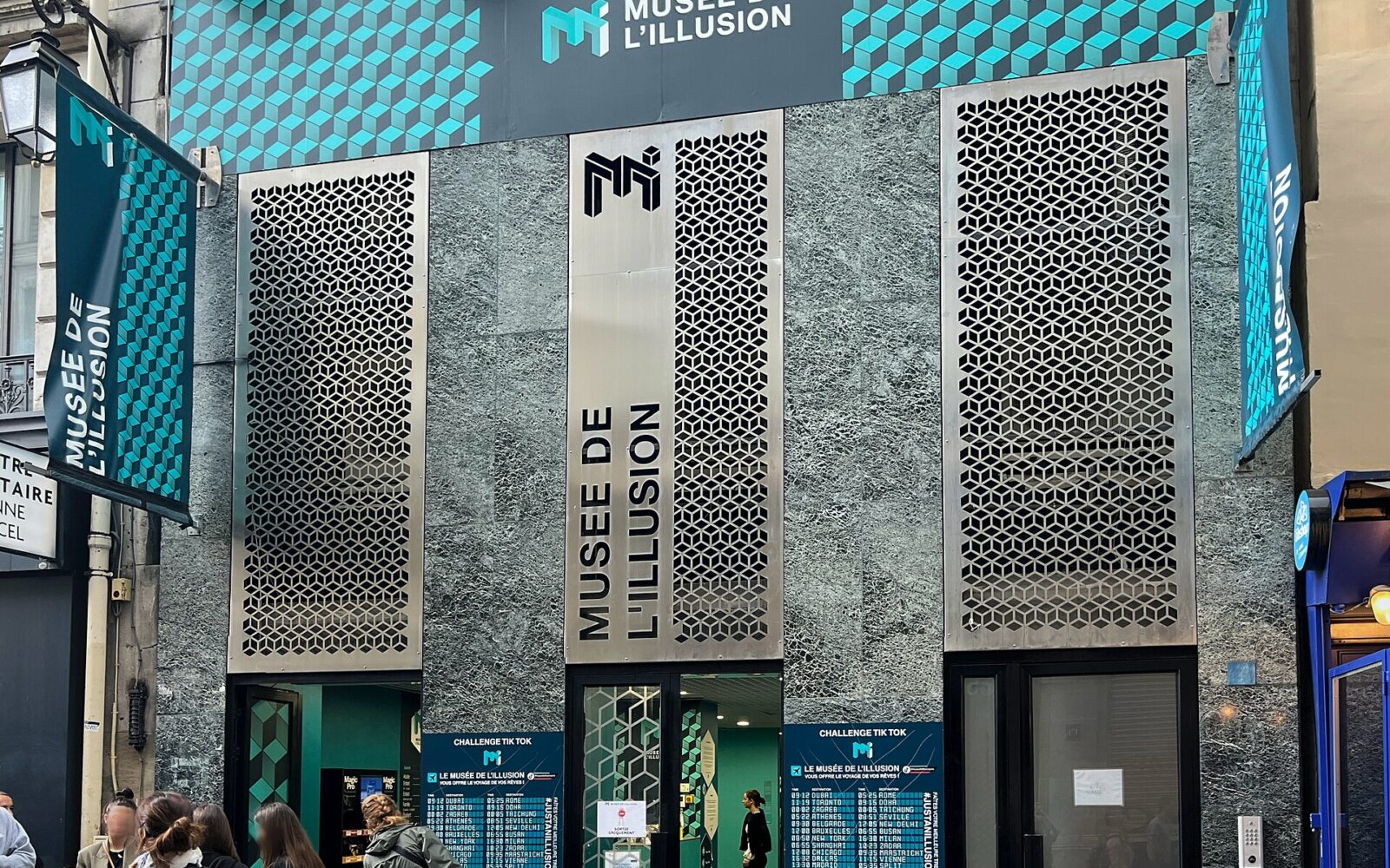L'entrée du musée de l'Illusion, rue Saint-Denis