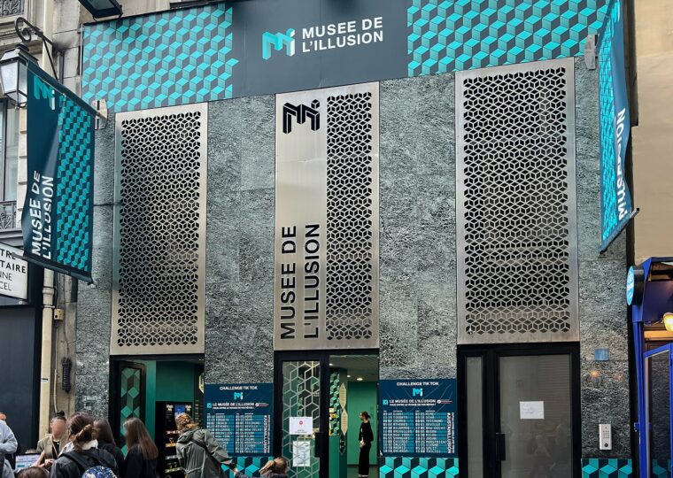 L'entrée du musée de l'Illusion, rue Saint-Denis