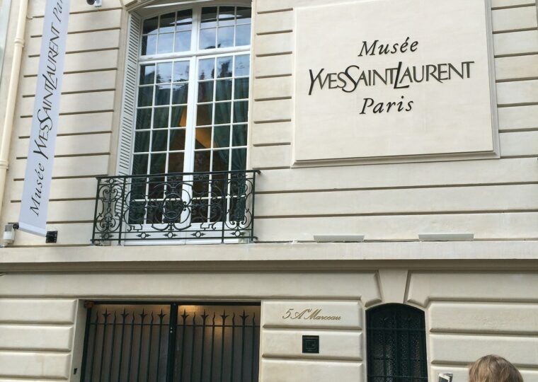 L'hôtel du 5 avenue Marceau, siège historique de la maison Yves Saint Laurent