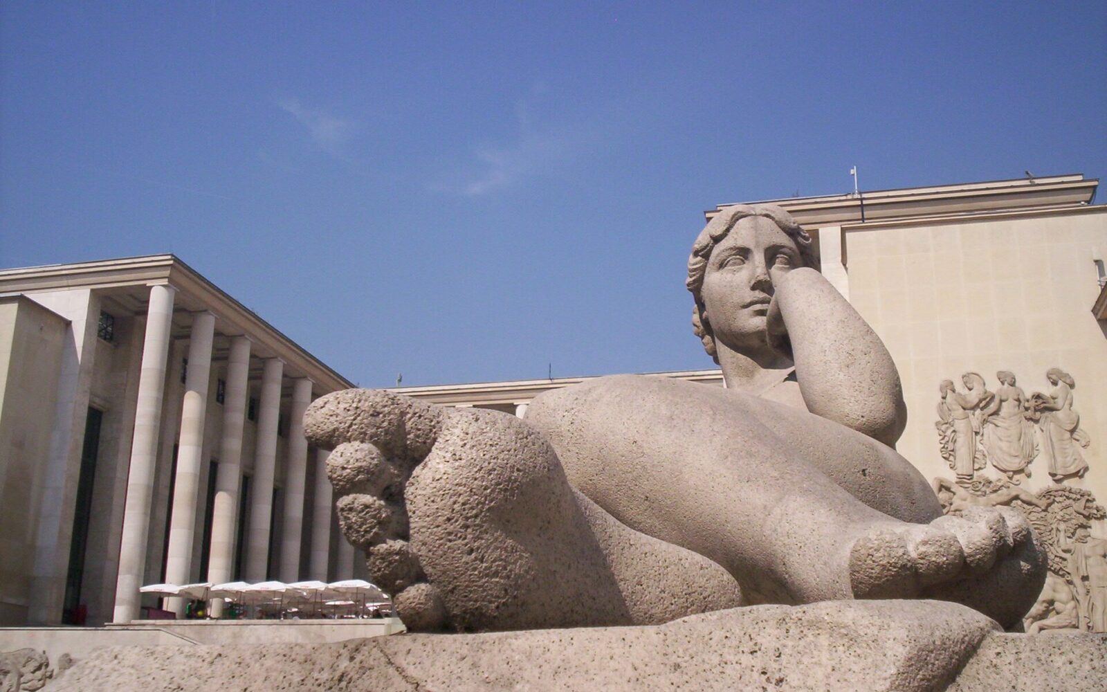 Le palais de Tokyo côté Seine, siège du musée d'Art moderne de Paris