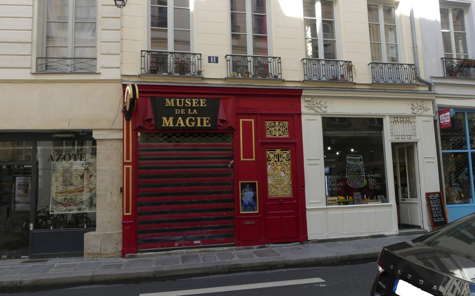 L'entrée du musée de la Magie, rue Saint-Paul