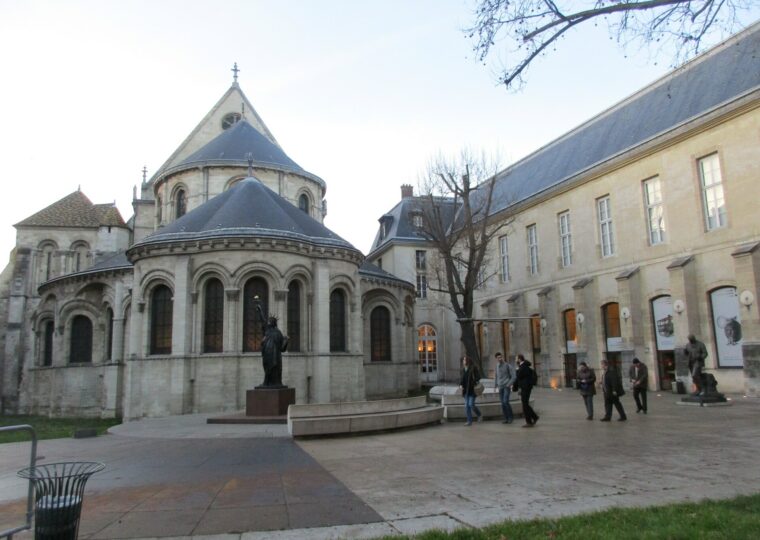 L'église du prieuré Saint-Martin-des-Champs, nef aux avions du musée des Arts et Métiers