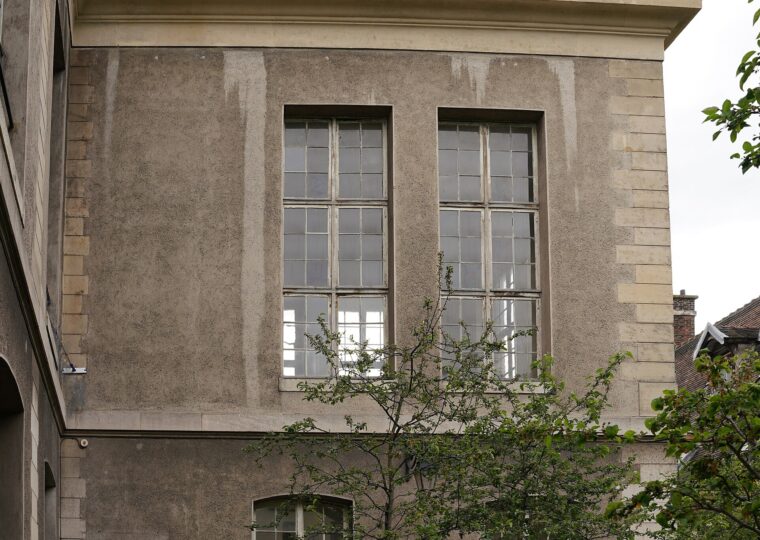 L'hôpital Saint-Louis, dont le pavillon historique abrite le musée des Moulages