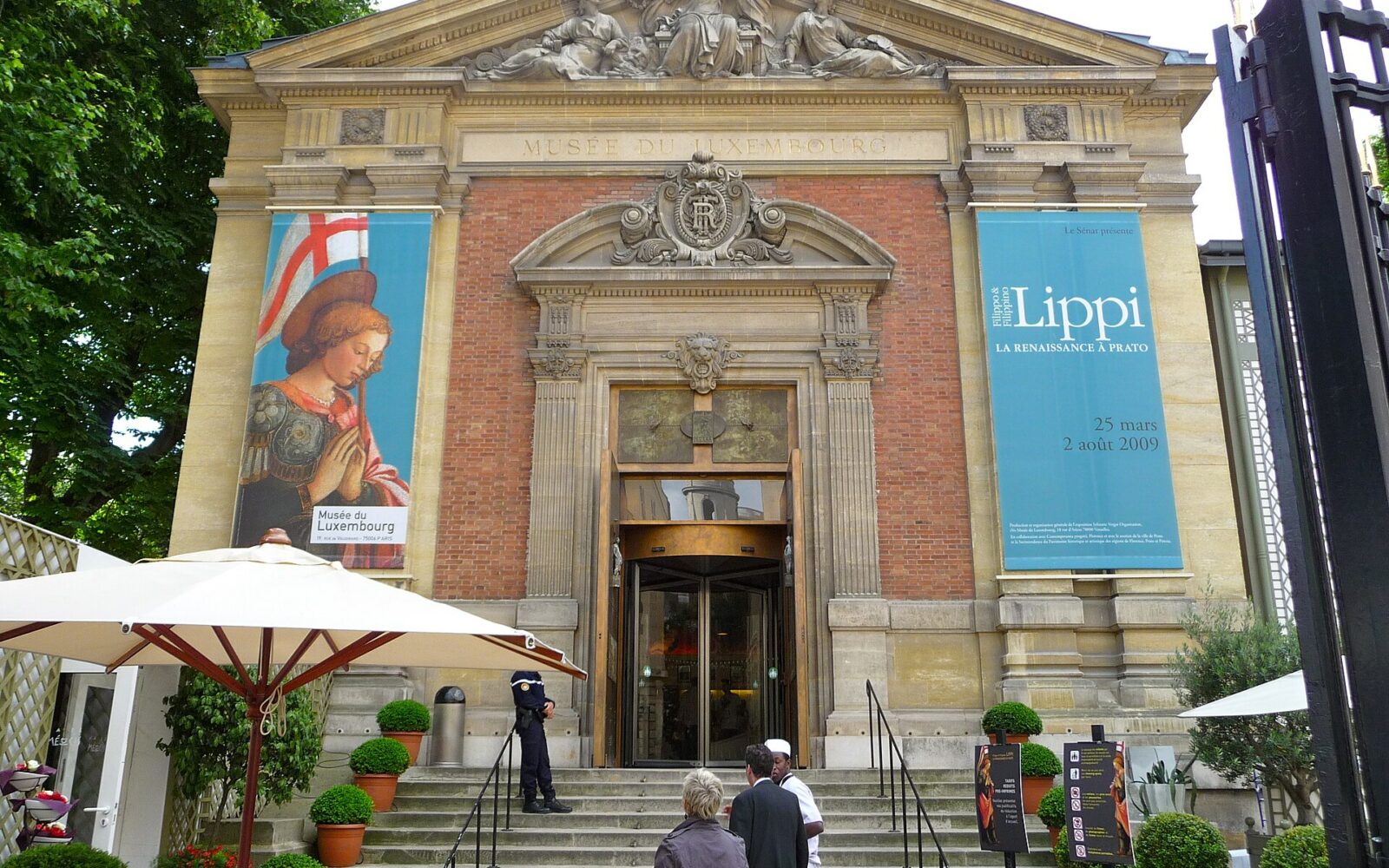 L'entrée du musée du Luxembourg, rue de Vaugirard