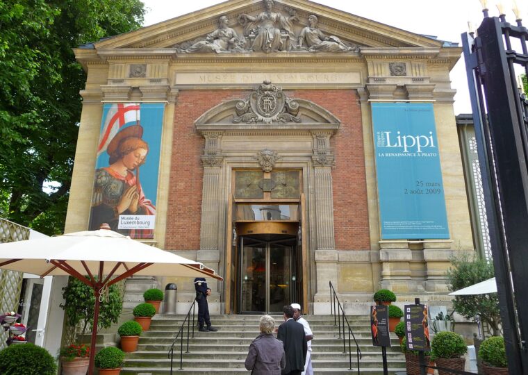 L'entrée du musée du Luxembourg, rue de Vaugirard