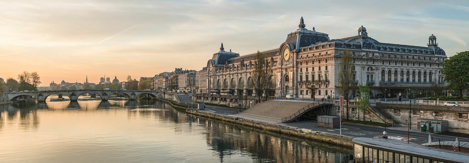 Le musée d'Orsay et le pont Royal vus depuis la Seine
