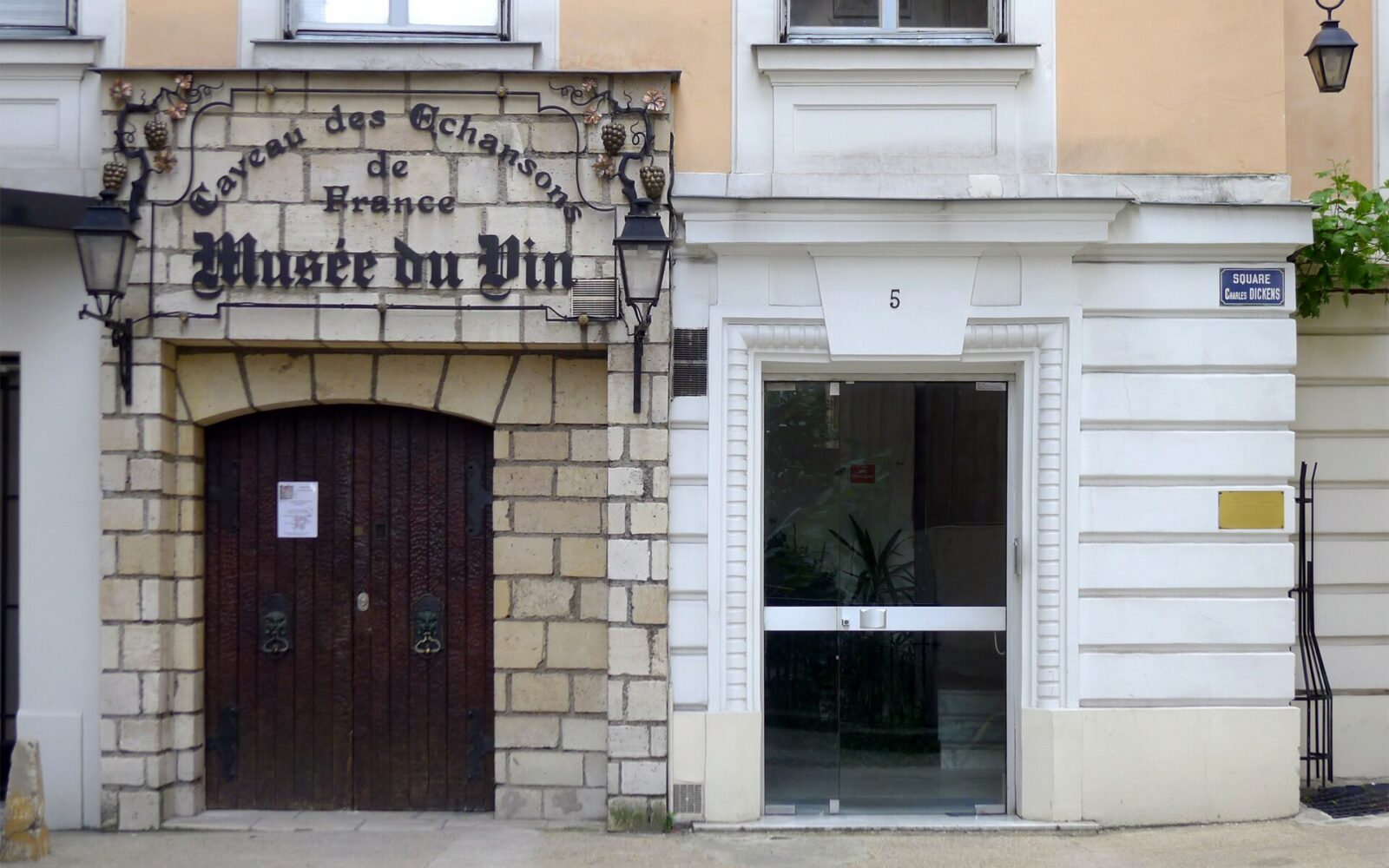 Les caves voûtées du musée du Vin, rue des Eaux
