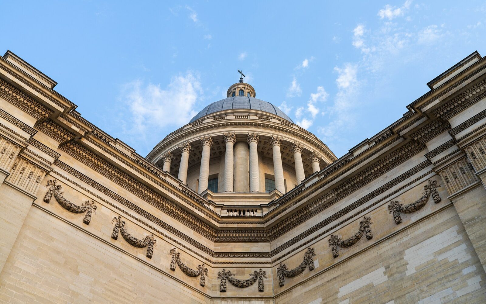 Le Panthéon et sa colonnade, sur la montagne Sainte-Geneviève