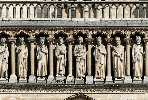 La façade et les tours de la cathédrale Notre-Dame de Paris