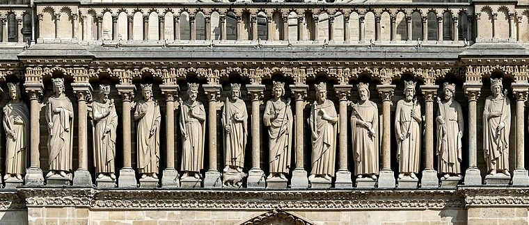 La façade et les tours de la cathédrale Notre-Dame de Paris