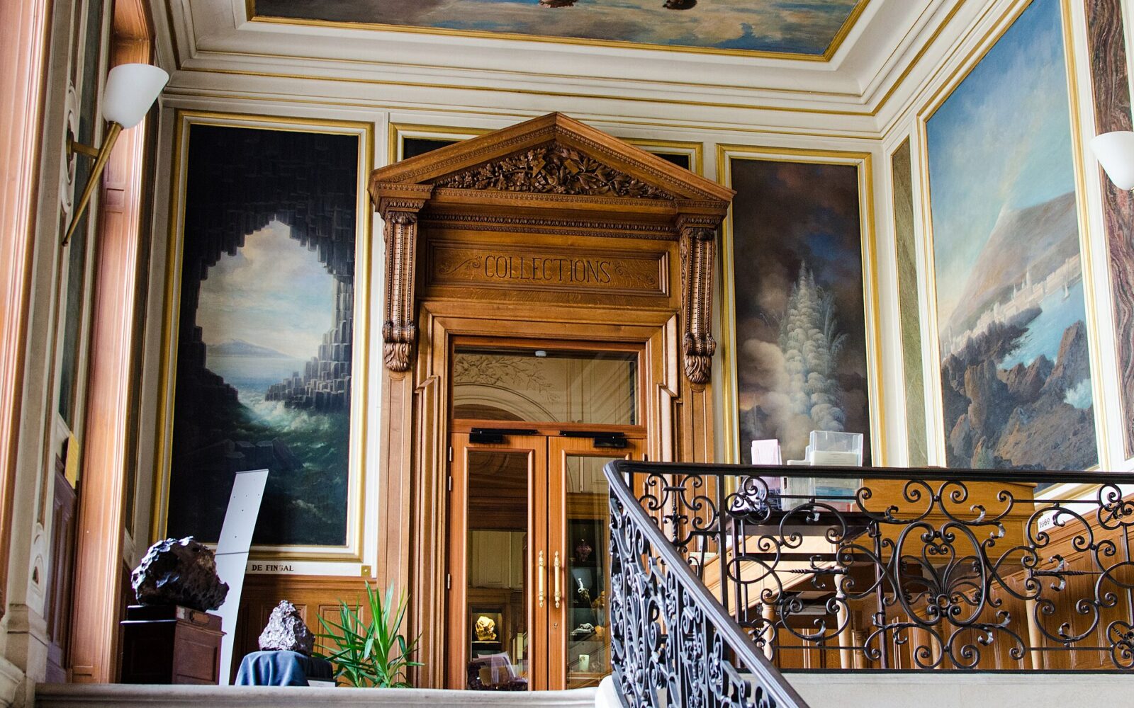 La galerie du musée de Minéralogie de l'École des mines de Paris