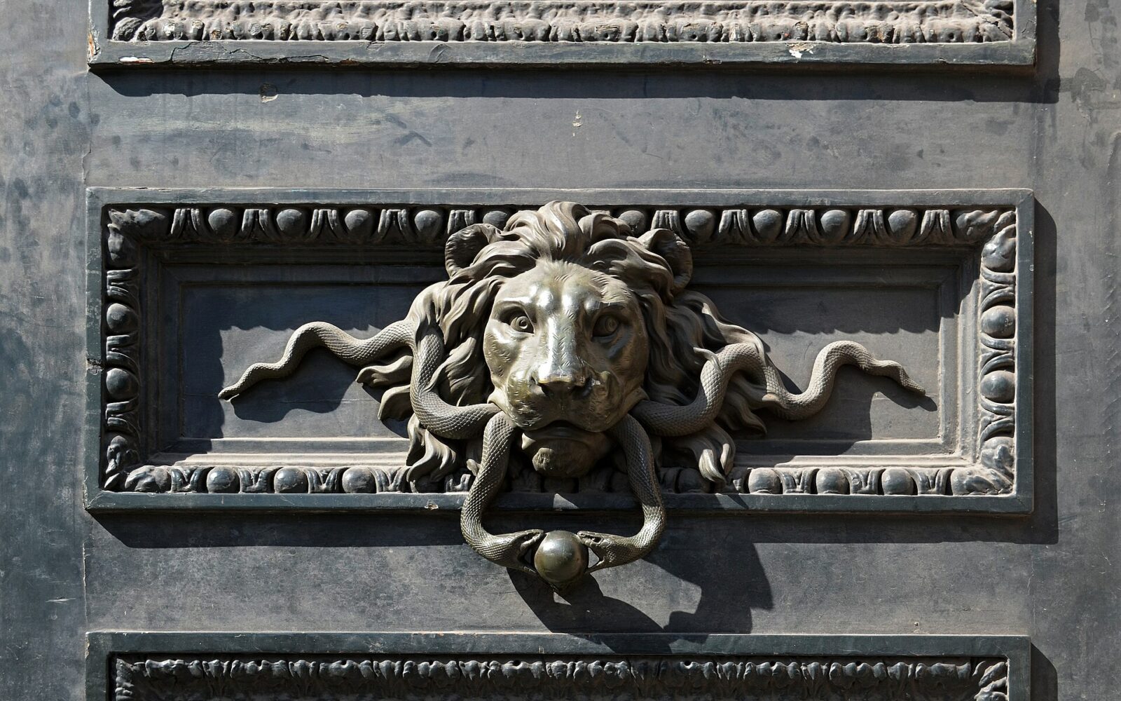 Le palais néoclassique de la Monnaie de Paris, quai de Conti
