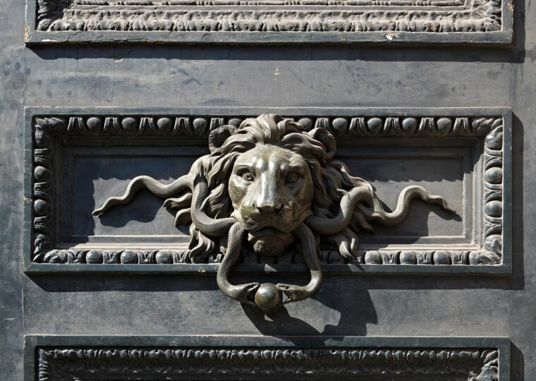 Le palais néoclassique de la Monnaie de Paris, quai de Conti