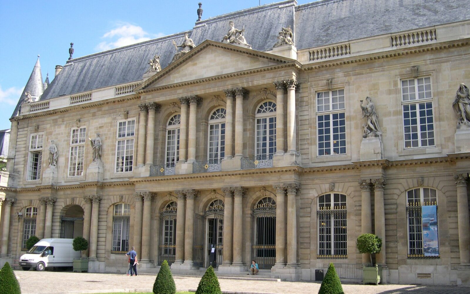 La cour d'honneur de l'hôtel de Soubise, siège du musée des Archives nationales