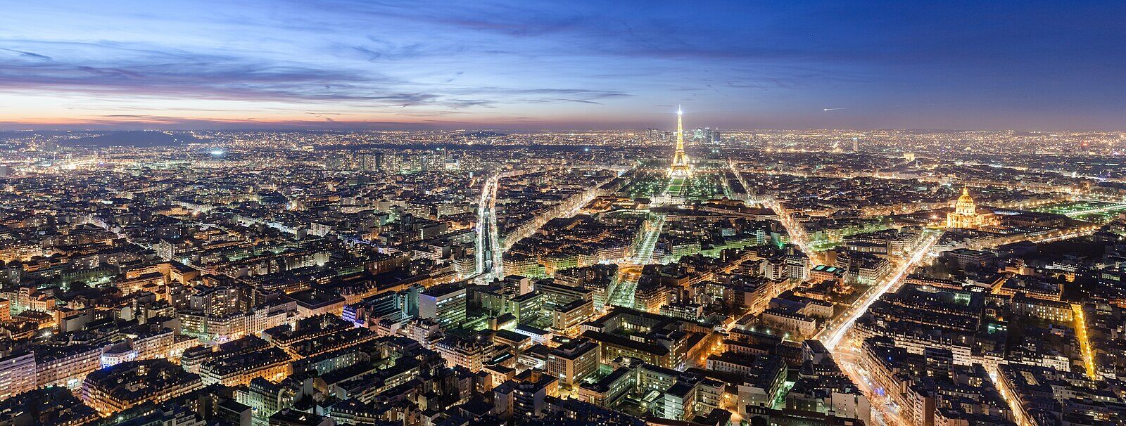 La tour Eiffel vue du Champ-de-Mars