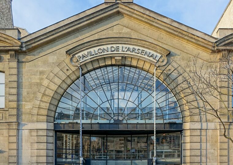 La halle de verre du Pavillon de l'Arsenal, boulevard Morland