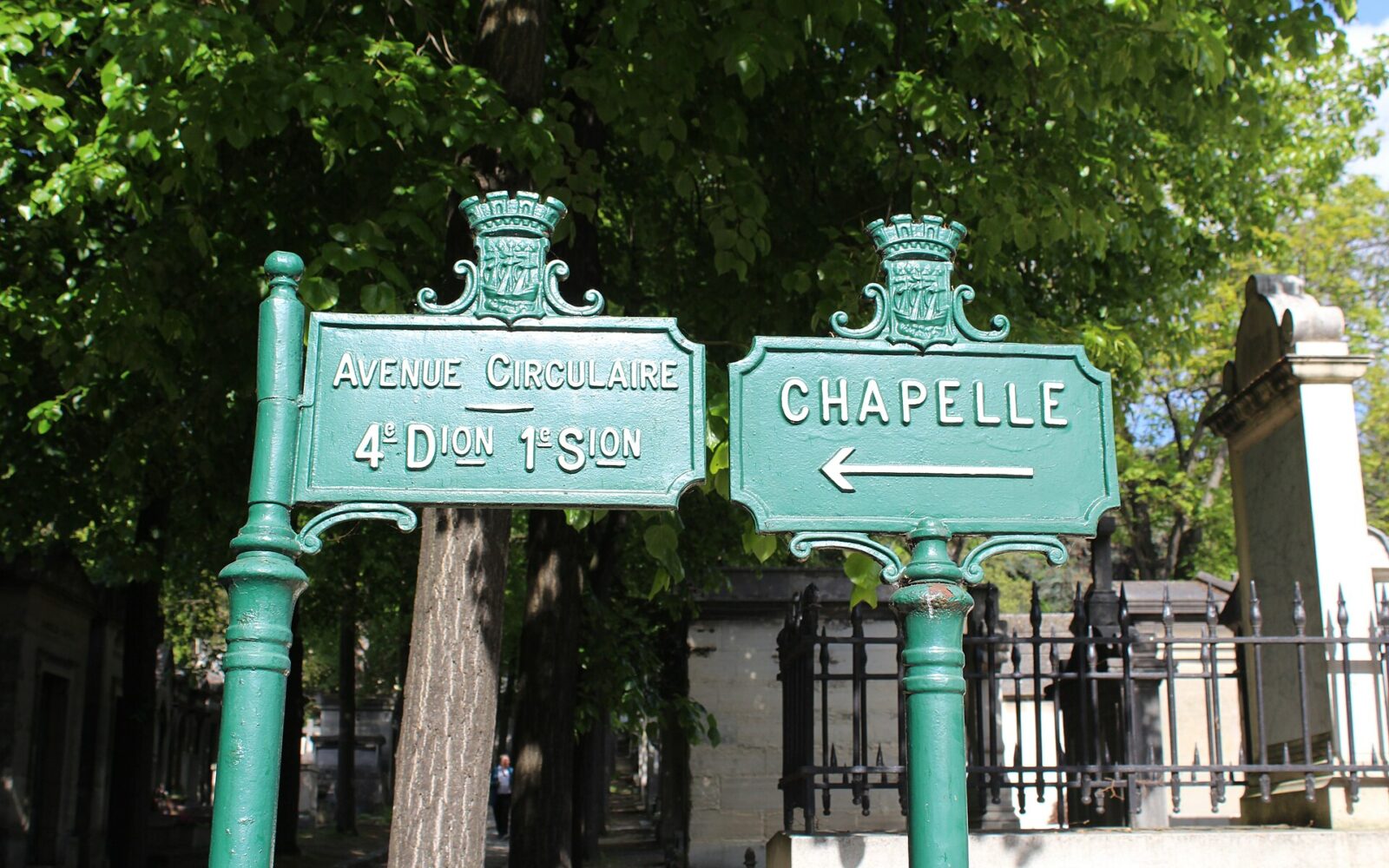 La chapelle du cimetière du Père-Lachaise, sur la colline de Charonne