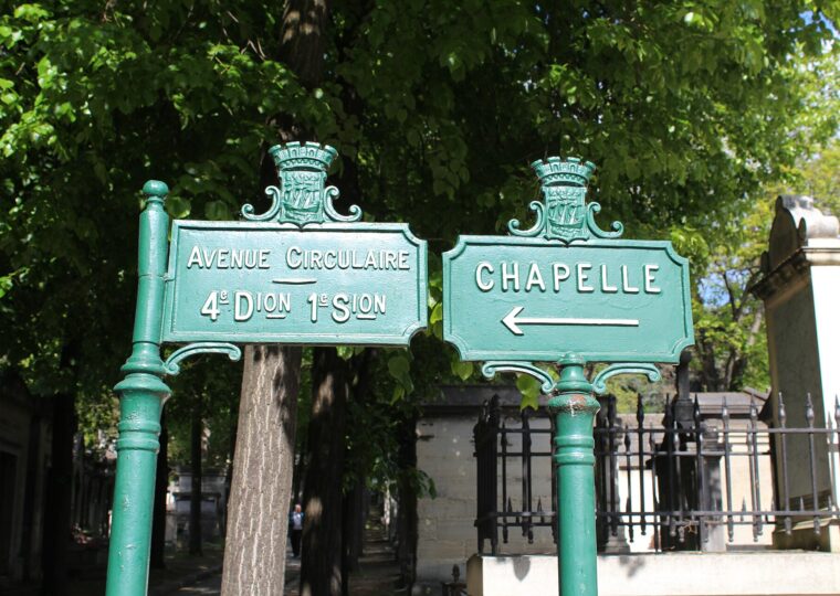 La chapelle du cimetière du Père-Lachaise, sur la colline de Charonne
