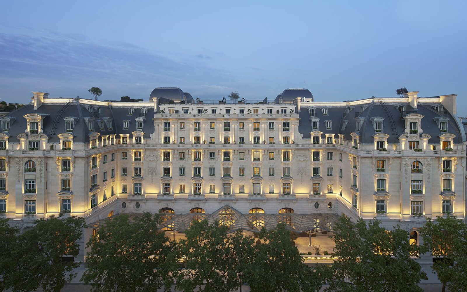 La façade du Peninsula Paris, ancien hôtel Majestic, avenue Kléber