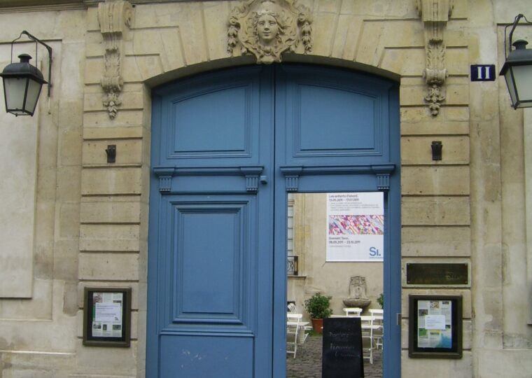 La cour de l'hôtel de Marle, siège de l'Institut suédois