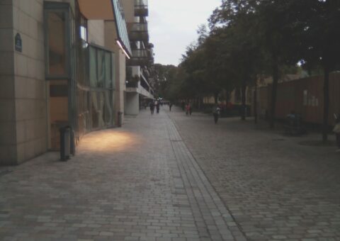 Le bâtiment de Frank Gehry qui abrite la Cinémathèque française, rue de Bercy